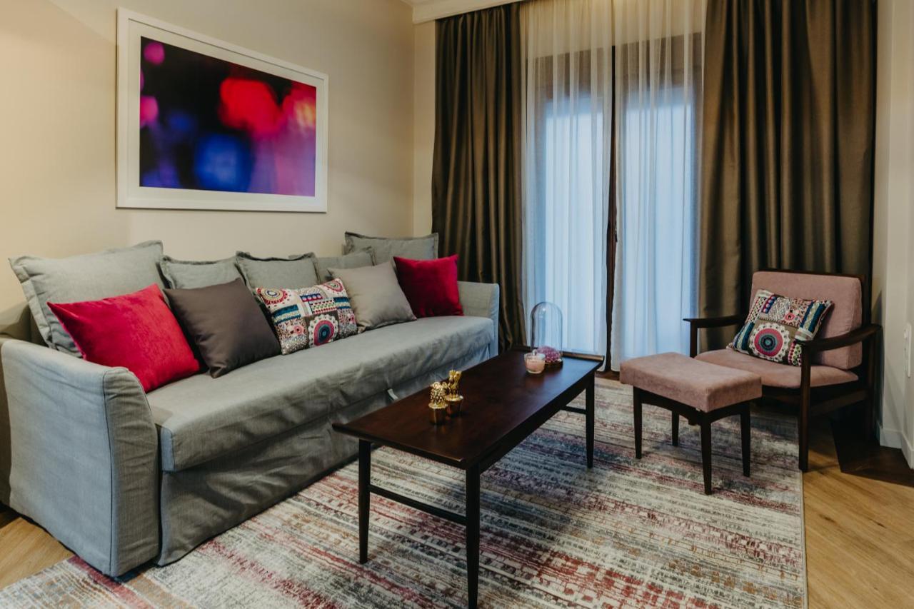 The Luxe - Tsimiski, Skg *