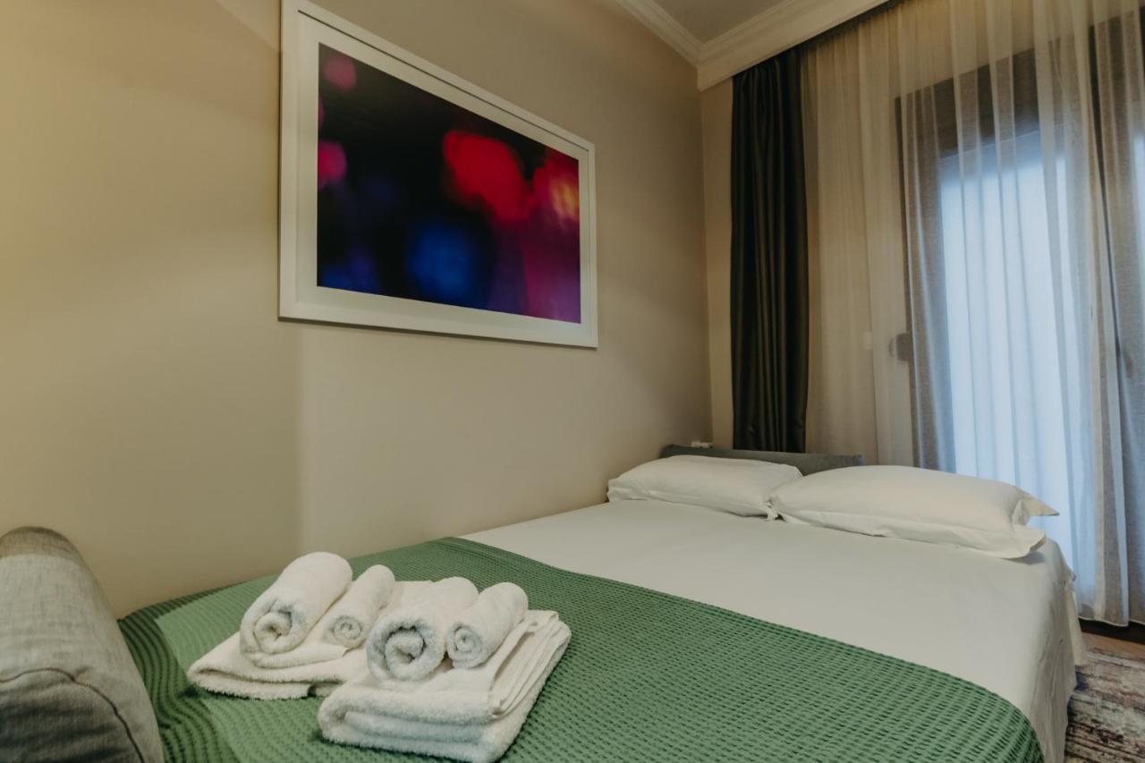 The Luxe - Tsimiski, Skg *